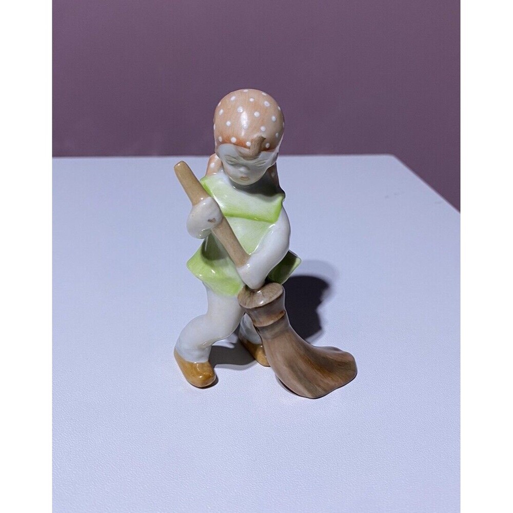 Herend Little Girl Brooming Figurine Miniature Hand painted Porcelain Hungary‎